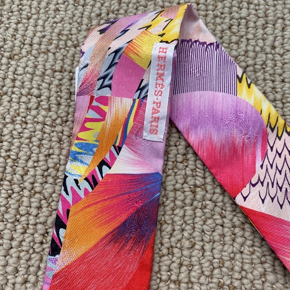 Hermes Marble Silk Twilly - Picture 3 of 7